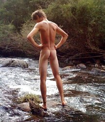 erotic boys 59e1ff5706998.jpg