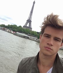 nice boys 59e5129b3a390.jpg