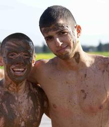 Boys in the mud 59f0b4aa9c5ce.jpg