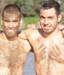 Boys in the mud 59f0b4af3daa2.jpg