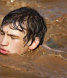 Boys in the mud 59f0b4c8e745a.jpg