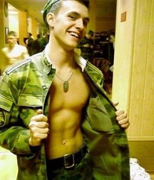 Excited soldiers 59f88c1687998.jpg