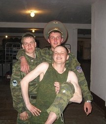 Excited soldiers 59f88c24e34ec.jpg