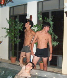 supreme boys 5a031aa01a265.jpg