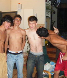 supreme boys 5a031aab852fd.jpg