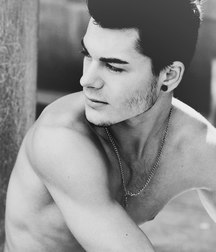 wow kiss wow 5a1c1e2123a8b.jpg