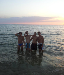 sexy boys for you 5a32c8a3ee22f.jpg