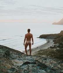 naked 5a3391789ca08.jpg