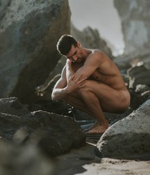 naked 5a33917b6fdaa.jpg
