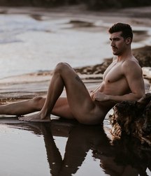 naked 5a33917e72aa6.jpg