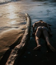 naked 5a3391843f81e.jpg