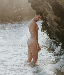 naked 5a33918806efd.jpg