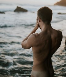 naked 5a339192b67f2.jpg