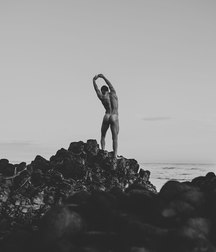 naked 5a33919fd66d4.jpg