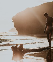 naked 5a3391be49d4e.jpg