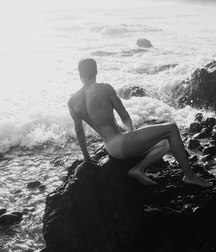 naked 5a3391c328d9b.jpg