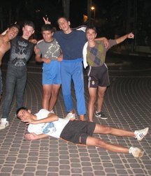 frends in love 5a38f90168a3c.jpg