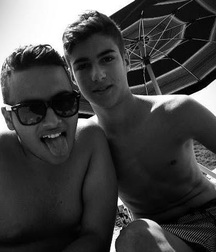 frends in love 5a38f90826ec4.jpg