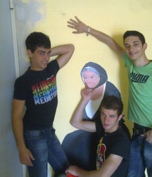 jeunes amis 5a3a38d8809cc.jpg
