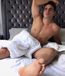feet and boys 5a451ef825de8.jpg
