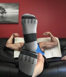 feet and boys 5a451f07e64ac.jpg
