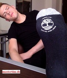 feet and boys 5a451f115e868.jpg