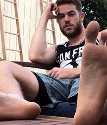 feet and boys 5a451f1da82c8.jpg