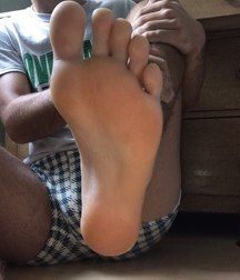 feet in your hands 5a4549c3ab38b.jpg