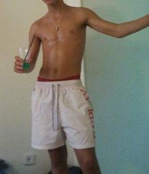 gerard ses amis e des details 5a58e7410940c.jpg