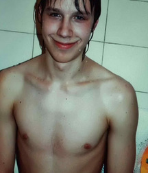 gerard ses amis e des details 5a58e762097c9.jpg