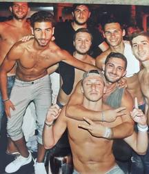 models and frends 5acc7f82bc7be.jpg