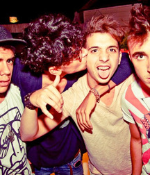 mes amis s'amusent 5ace1a39091fc.jpg