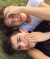  tenderness between males 5ad20eeed2143.jpg