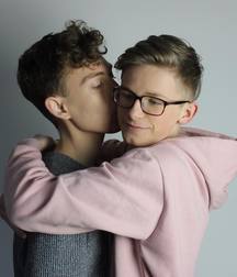  tenderness between males 5ad20ef069ba7.jpg