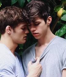  tenderness between males 5ad20ef256e29.jpg