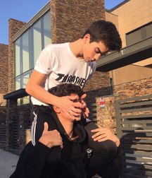  tenderness between males 5ad20f024de32.jpg