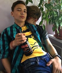  tenderness between males 5ad20f1d6c0f9.jpg
