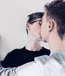  tenderness between males 5ad20f20cd141.jpg