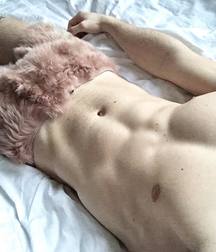 les hommes sont beaux 5ad25a7e5db18.jpg