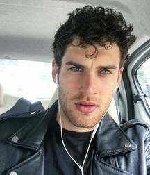 les hommes sont beaux 5ad25ade9e725.jpg