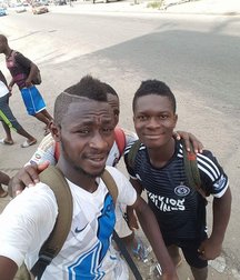 amis loin 5ad5e2bc04a6c.jpg
