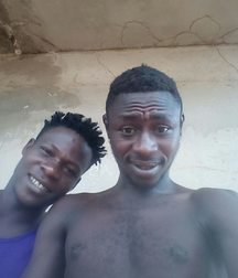 amis loin 5ad5e2d38e170.jpg