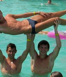 wowwww boyssss 5adf4d38172b4.jpg