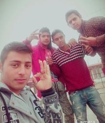 2 ou 3 amis sexy 5ae17f72f309e.jpg