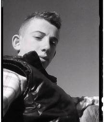 2 ou 3 amis sexy 5ae17f9416e49.jpg
