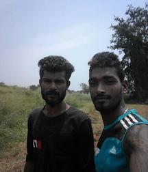 2 ou 3 amis sexy 5ae17fc6bd399.jpg
