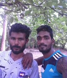 2 ou 3 amis sexy 5ae17fdb6b3d8.jpg