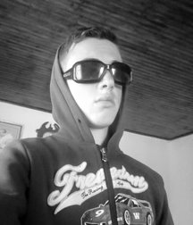 2 ou 3 amis sexy 5ae17fefee91d.jpg