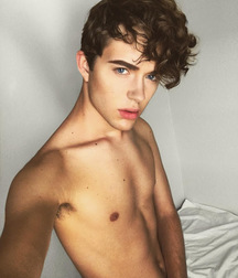 top model 5ae19d2b71fbf.jpg