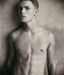 top model 5ae19d3a0ea75.jpg